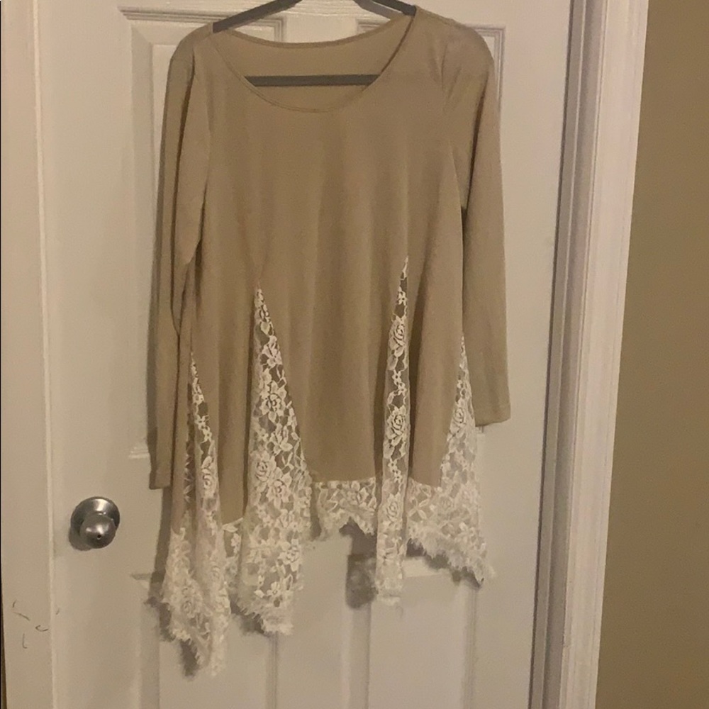 Gorgeous boutique tan flowy lace inset top